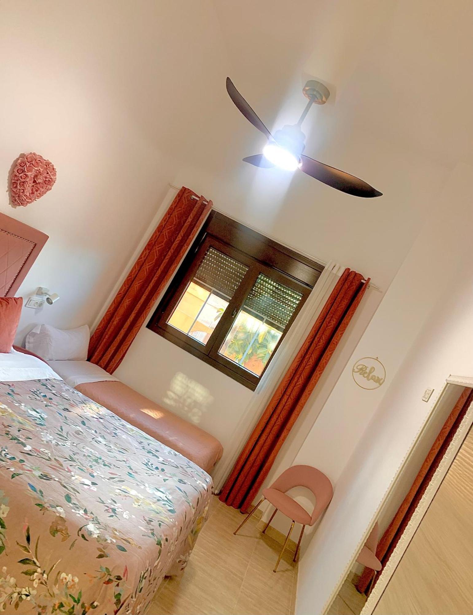 Amplia Vivienda New Para12 Pers A 4 Min Caminando De Playa Con Terraza, Piscina Com, Wifi, Ventiladores De Techo, Lavavajillas 滨海罗克塔斯 外观 照片